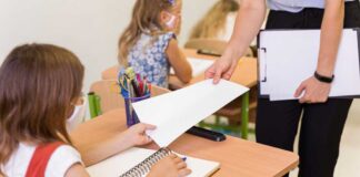 aula colegio escolares alumnos niños