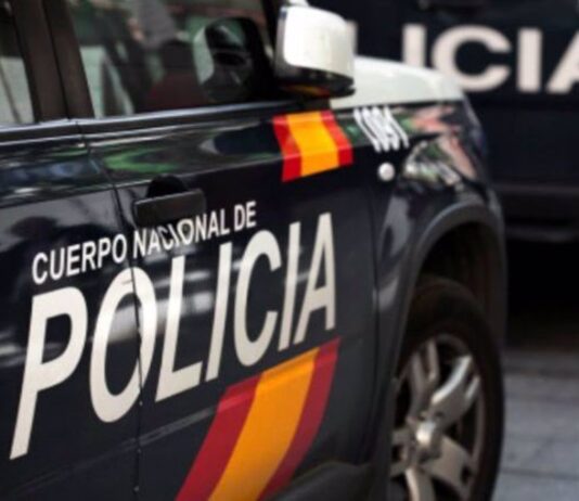 Se salta el toque de queda, se da a la fuga y trata de atropellar a la Policía en Palencia Policía Nacional