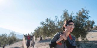 Mujer agricultura campo