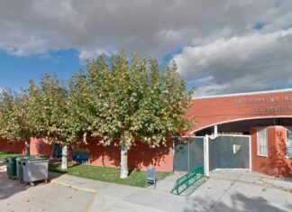 El Ayuntamiento de Villamuriel aclara el balance de las piscinas: “no hubo más usuarios de fuera” Acceso a las piscinas de Villamuriel de Cerrato.