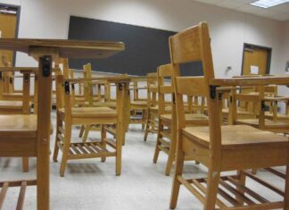 Educación anima a profesores jubilados a que se conviertan en docentes honoríficos