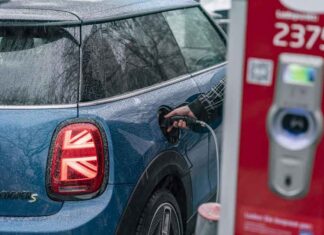 El Ayuntamiento pondrá fin a la carga gratuita de coches eléctricos en los puntos de la ciudad Vehículo eléctrico.