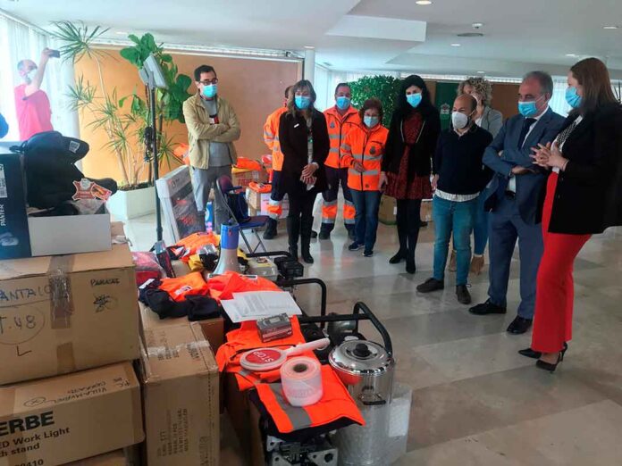 Entrega-de-material-de-protección-civil-a-los-voluntarios-de-la-provincia-de-Palencia-en-Villamuriel-de-Cerrato