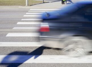 Guardo acabará con la inseguridad para los peatones que provoca la falta de visibilidad en los pasos de cebra en la avenida de Asturias
