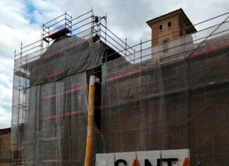 Ribas de Campos mira hacia arriba: en marcha la actuación para mejorar la estanqueidad de Santa Cruz de la Zarza y adecuarlo a visitas Ribas de Campos Monasterio de Santa Cruz de la Zarza