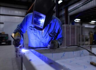 Convocan más de 2 millones en ayudas para la prevención de riesgos laborales empleo-trabajo-industria-fabrica-metalurgia-soldador