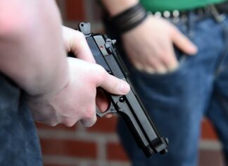 Detenidos cuatro menores por encañonar a una mujer con una pistola de airsoft para robar su dinero