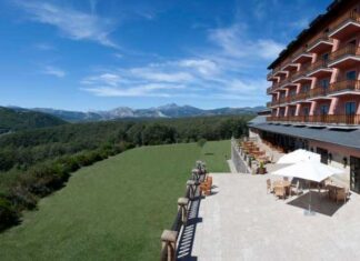 Paradores elegirá en diciembre la empresa que renovará la terraza del Parador de Cervera Parador de Cervera