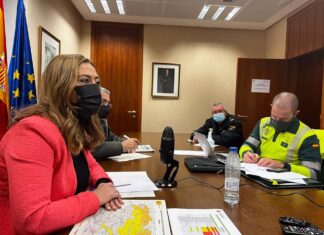 Articulados convoyes guiados por quitanieves para sacar de Rubena y Miranda (Burgos) un millar de vehículos pesados