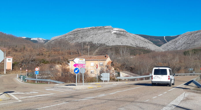 Sol y cielos despejados ayer en la Montaña Palentina, mientras en el sur imperaban las nieblas.