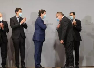 Mañueco avanza más vacunas, rastreos y test