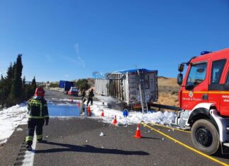 Arden 25.000 kilos de sulfato amónico Bomberos de Venta de Baños