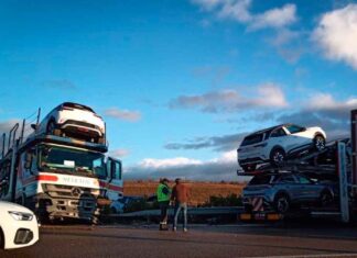 Choque entre cinco turismos, una furgoneta y dos camiones en Nava del Rey (Valladolid)
