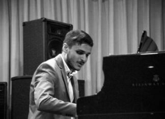 El pianista invidente Ionut Abagiu actúa este viernes en la Díaz-Caneja Iulian_lonut_abagiu pianista ciego