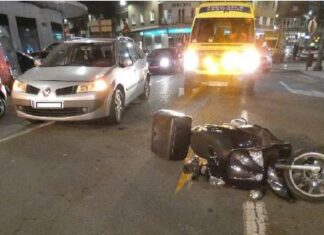 En cada accidente documentan todo con fotografías (como se ve en la sombra) y recogen detalles de los materiales para encontrar a los vehículos causantes. MEMORIA POLICÍA LOCAL 2021