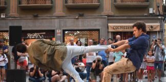 Imagen de archivo de un espectáculo de danza en la Calle Mayor. A. Acitores
