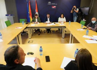 Tudanca pide a la Junta que haga “todo cuanto esté en su mano” para mantener los 190 empleos de Siro en Venta de Baños