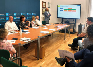 Cooperación institucional para mejorar los centros docentes de los pueblos