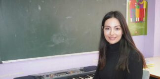 Sara Bureba cantante y trabajadora social de la Fundación Secretariado Gitano