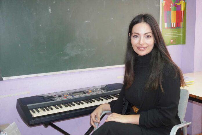 Sara Bureba cantante y trabajadora social de la Fundación Secretariado Gitano