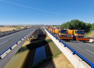 Carreteras reabre el tráfico del viaducto de la A-67 sobre el Canal en Frómista reabre el puente de la autovía Frómista A-67