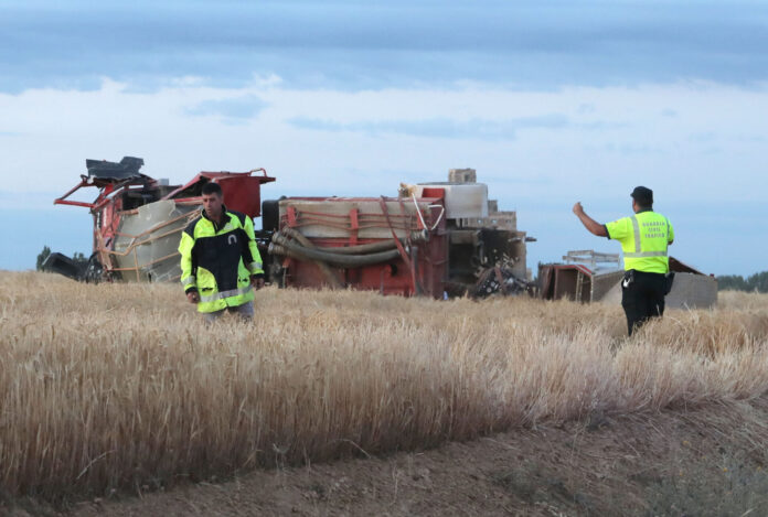Tres bomberos heridos en el accidente de un camión de bomberos en Castromocho(Palencia)