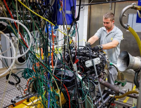 Fabricaci&oacute;n del nuevo Renault Austral en la planta de Villamuriel de Cerrato, Palencia. Julio 202