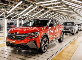 Fabricación del nuevo Renault Austral en la planta de Villamuriel de Cerrato, Palencia. Julio 202
