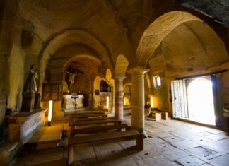 El museo Rom arranca su programación de verano con una visita teatralizada y una ruta por el ‘Románico Imprescindible’ Olleros de Pisuerga ermita rupestre santos justo y pastor