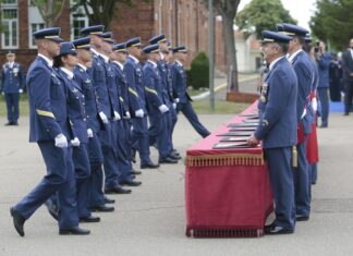 El rey subraya la “exigencia” de la formación militar como ejemplo de adaptación a los nuevos tiempos