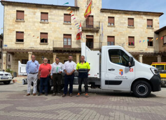 El Ayuntamiento de Cervera de Pisuerga adquiere un nuevo vehículo para prestar un mejor servicio a sus pedanías Fotografía NUEVO VEHÍCULO CERVERA
