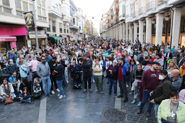 Concentraci&oacute;n organizada por la plataforma en defensa de los derechos de las mujeres de Palencia en contra del asesinato de de Raquel. / Br&aacute;gimo (ICAL)