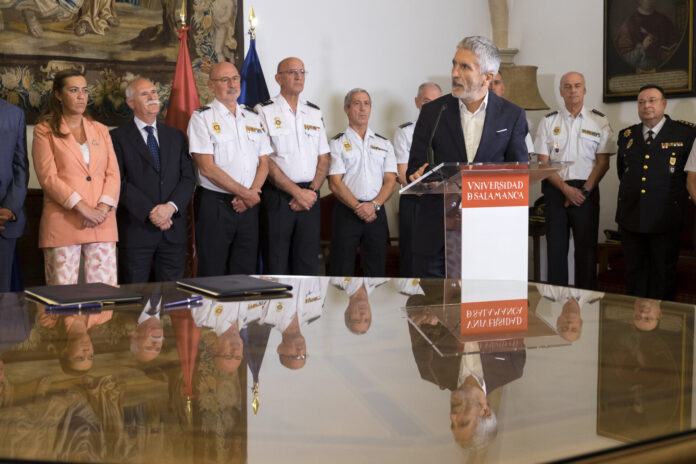 Firma el convenio de adscripción del Centro Universitario de Formación de la Policía Nacional con la Universidad de Salamanca