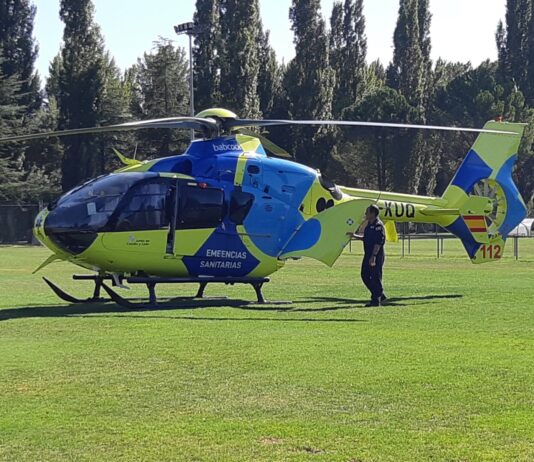 Dos heridos sobre dos ruedas en sendos accidentes en la provincia de Palencia Helicóptero medicalizado del Sacyl en Palencia. / O. H.