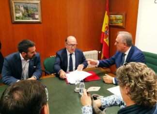 4,3 millones de euros para depurar las aguas residuales de 43 localidades de la Montaña Palentina firma de los convenios