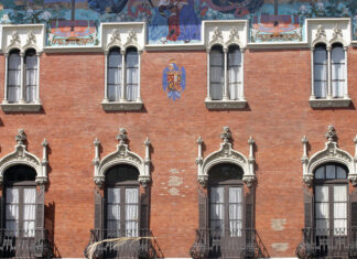 “Jarro de agua fría” para Palencia con Villandrando La Cámara Bien por la compra de Villandrando, mal por usarlo como oficinas
