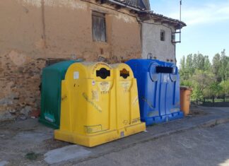 Un contenedor para cada cosa, un contenedor para todos los palentinos En una semanas, todos los nucleos de población tendrán un isla de contenedores con uno para cartón (azul) y otro para envases ligeros (amarillo). / O. H.