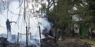 El fuego destruye una vivienda en el pago de Vega Rosales en Palencia