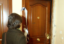 Llama a la Policía de Palencia porque no se atreve a entrar en casa al sospechar de un robo