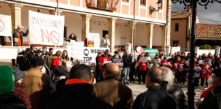 Prádanos-Ojeda-escenifica-rechazo-comarca-contra-las-macrogranjas-porcinas-t
