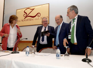 Vázquez apuesta por la negociación con los profesionales sanitarios para mejorar la asistencia Vázquez apuesta por la negociación con los profesionales sanitarios para mejorar la asistencia