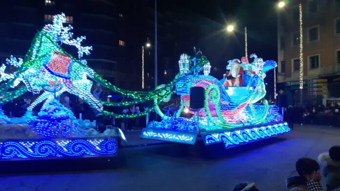 Papá-Noel-llena-de-luz-ilusión-las-calles-Palencia-v