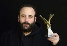 Vincent Macaigne: “Festivales como el de Aguilar ayudan a crear público en las salas” Vincent Macaigne, con el Águila de Oro internacional. / Wifredo Román