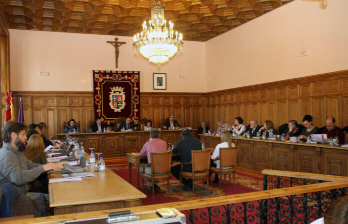 Vox-reclama-reposición-crucifijo-Salón-Plenos-Ayuntamiento-Palencia Vox-reclama-reposicion-crucifijo-Salon-Plenos-Ayuntamiento-Palencia.jpg