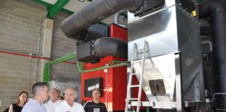El rector, Antonio Largo, el vicerrector de de Infraestructuras, Julio Grijalba, y la vicerrectora de Palencia, Amalia Rodríguez, durante la visita oficial a la nueva instalación el pasado mes de julio. Foto: Universidad de Valladolid.