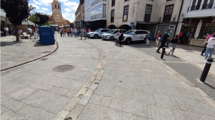 Aguilar-sustituirá-la-piedra-por-el-asfalto-en-su-Plaza-de-España-c