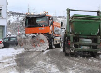 Cuña-y-sal-quitanieves-en-acción-en-Palencia-k