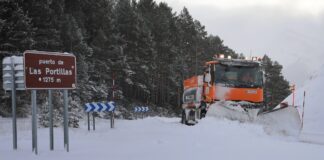 Cuña-y-sal-quitanieves-en-acción-en-Palencia-k