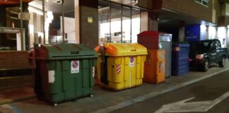 A las islas de contenedores de Palencia se les unirá a lo largo de este año un nuevo contenedor, el de orgánicos, que habrá que abrir con una tarjeta. / Óscar Herrero