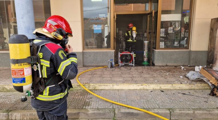 Sofocan-un-incendio-en-almac&eacute;n-de-electrodom&eacute;sticos-Salda&ntilde;a